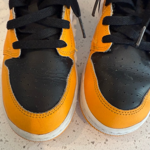 Air Jordan 1 Mid GS Reverse Taxi Yellow Toe Sneakers Youth 6 Y6 554725-701 Shoes - Picture 7 of 13